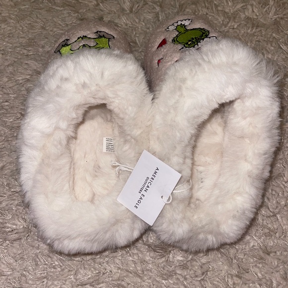 American Eagle Pink Grinch Slippers - Picture 2 of 3